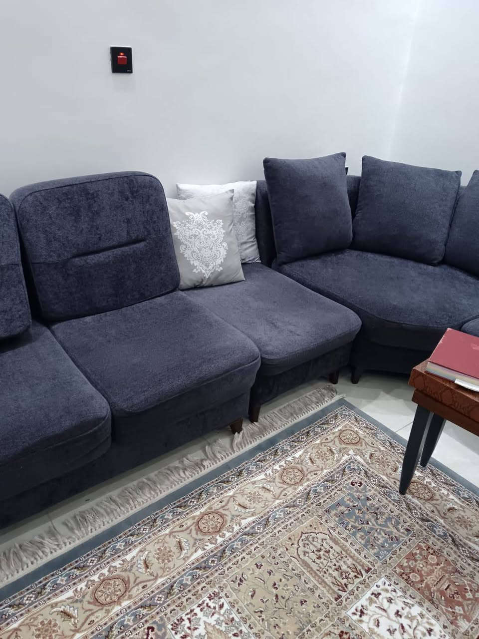 السلام عليكم
تخم للبيع ديوان نظافه ٨٠% 
العنوان كراده داخل 
للاستفسار التواصل ***********
