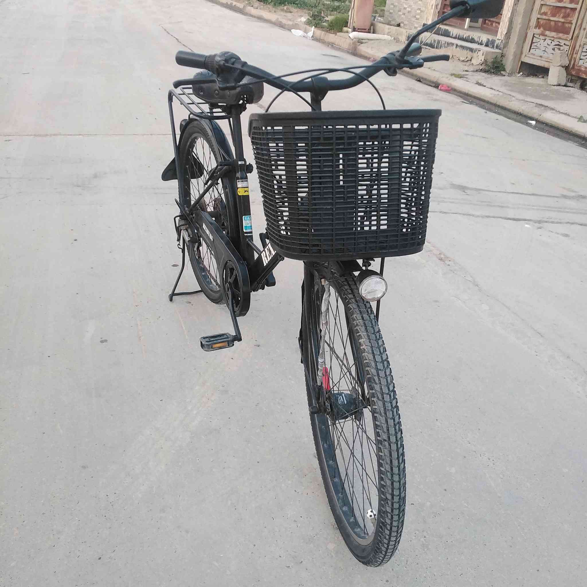 بايسكل ياباني باله موديل حديث گير 5 نمر حجم 26 اخو الجديد تايرات اصلية عريضة حساس ويل زنون شركة مامبدل بي اي شي. 
السعر 140.


**إذا كنت صاحب هذا الإعلان وتريد حذفه لأي سبب، رجاءا أرسل رسالة إلى الدعم الفني**