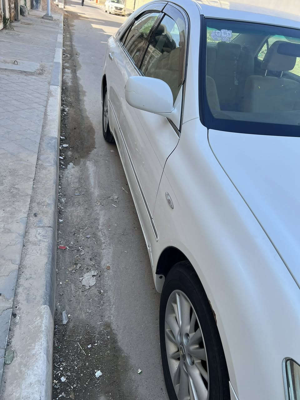 السلام عليكم شاهينه تسجيل جديد مزاد دخول جديده رقم بصره انكليزي باقي فقط على رقم  كفاله  سياره جديده على وضع الشركه ماشيه 60 الف موديل  2004 كرستال اصل بها فقط طختي داخل صوره بصمه سوده بلوتوث حساسات امامي خلفي كامره خلفيه  لايت دوار مكان السياره  
البصره الزبير ‏‪***********
