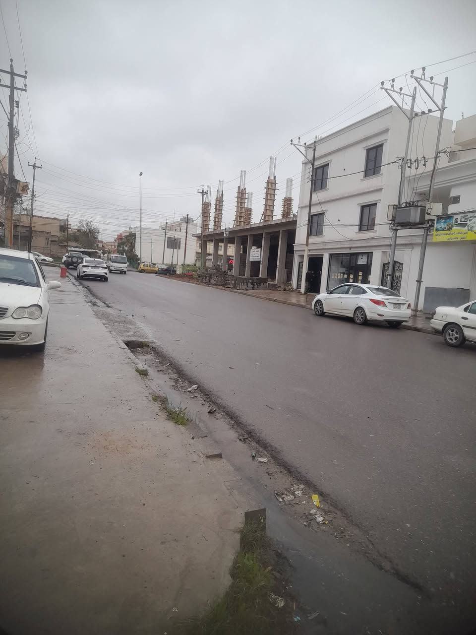 دار للايجار ركن يقع على شارعين شارع ٢٠ شلاوي مساحه الدار ١٥٠م طابقين يحتوي على ٤غرف نوم وهولين ومطبخ وصحيات يصلح ايكون شركة أو مكاتب 
للإستفسار الاتصال على الأرقام ***********
***********
ابو سيف او مراجعة مكتب ابو شهاب احمد غانم المختار حي الحدباء نهاية سايدين المضخة مقابل مجمع شقق الحدباء وقت الاتصال من الساعه العاشره صباحا إلى العاشره مسآء وشكرا
