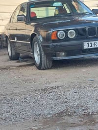 525 موديل ٩٠ سنويه جديده سياره بيها نواقص بسيطه  سعرها ٤٥ وبيها مجال ل...