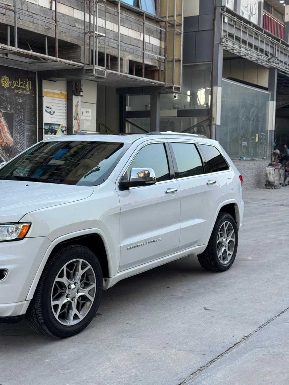 السلام عليكم جيب مديل 2015 رقم بغداد باسمي السياره مكينه أمريكي مكينه كير حداده كفاله 
السياره بيها صفحه صبغ 
مكان السياره بصره جمهوريه 
لاستفسار انتصل ما متواجد ع نت *********** 
السعر 188 قفل
