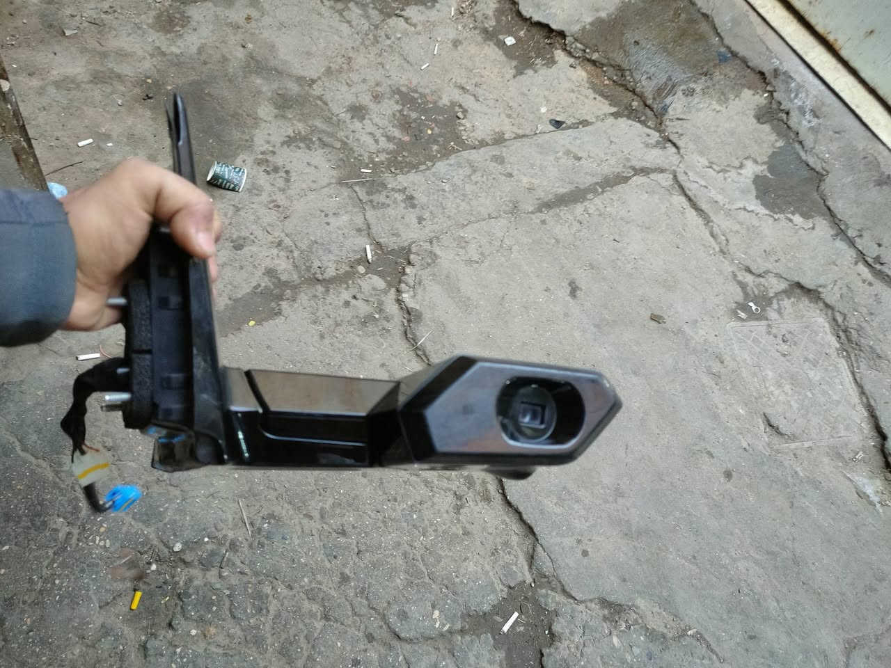 السلام عليكم توفرت مرايا جينسس gv70 +g70 +جميع مرايا السيارات الكورية بـ اسعار تنافسية 
***********
