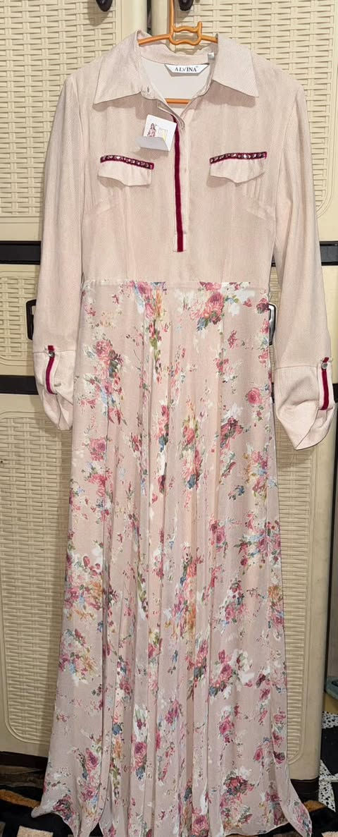 فساتين نسائي قياس ميديوم وسمول ب٥ الاف 
يوجد توصيل داخل الامين


**إذا كنت صاحب هذا الإعلان وتريد حذفه لأي سبب، رجاءا أرسل رسالة إلى الدعم الفني**