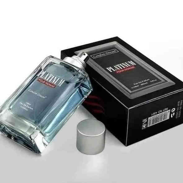 عطر #بلاتينيوم الرجالي الاصلي  من اكثر العطور الرجالية فخامة 🏆 عطر رجالي راقي بكل معاني الكلمه ويبرز اناقة الرجل لان مثالي ويناسب كل الأذواق بدون استثناء 🙈 عطر فواح وبارز جدا جدا واللي يستخدمه يدمن عليه ويتعود على استخدامه لان طيب ويفتح النفس ومناسب لجميع الاعمار 😍  السعر 14 ألف  للتواصل واتساب *********** العنوان… الكوت دور العمال /شارع السايدين /قرب جامع الرسول يوجد توصيل داخل الكوت ولجميع المحافظات 🚚
