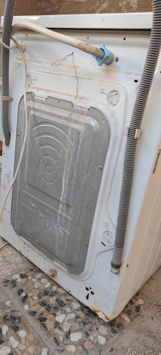 السلام عليكم من رخصة الادمن 

غسالة LG  نظيفة جداََ وزن 7 كيلو  اقتصادية  استخدام قليل 

ملاحظة بيها خياس خارجي قليل ما مئثر  سعر 100 الف 

للتواصل ***********/سجاد
