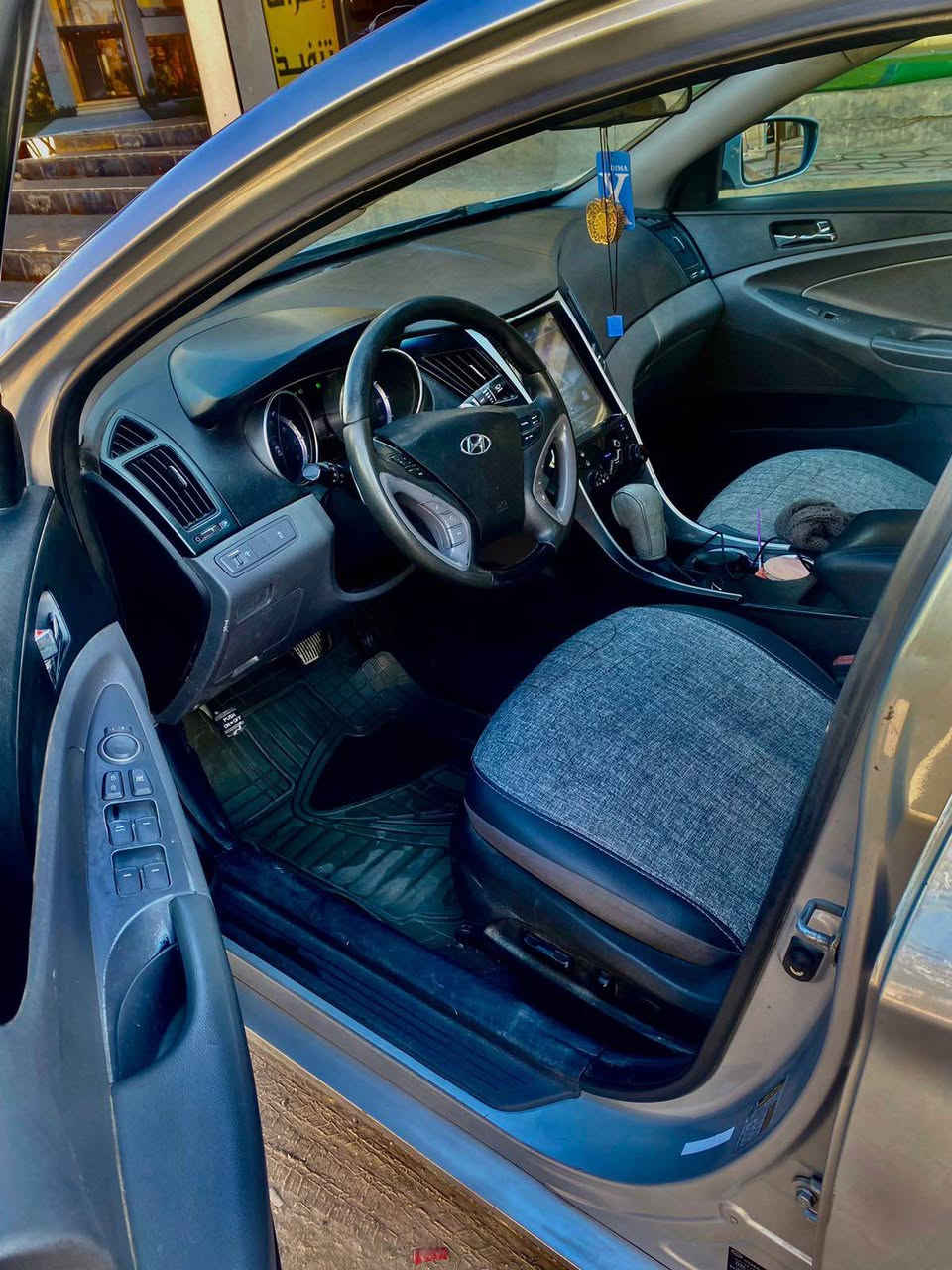 هونداي سوناتا 
موديل 2011 وارد امريكي 
اللون فضي  السياره مابيه اي جراد   السياره جديده وقطرت صبغ مابيه 
 حادثه  جدا بسيط الدعاميه وشويه من البنيد بارد 
السياره  مكفوله من الصبغ والتبديل فقط بيه مكانين  بارد بسيطات  
السياره بصمه  +بصمت ابواب 
حساسات  كراسي كهرباء شفتات استيرن دبل اكزوز شاشه كبيره  كامره  تحكمات  
السيارت فول عده الفتحه 
مكينه جديده كير جديد مكفولات من الفتح 
حداديه تخم تاير تبريد ثلج 
السياره جاهزه عله اخر شي اي نقص مابيه  
وكلش نضيفه وجديده 
مكان السياره حله حي الصحه 
رقم بابل انكليزي سنويه جديده  لل2031
السعر 110 
رقمي *********** حلة, بابل
