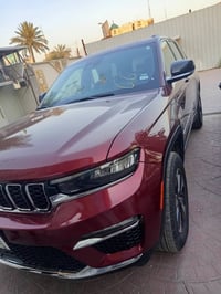 البيع  جيب شيروكي هايبرد  موديل 24  مواصفات فول   حادثها جاملغ وبيند و...