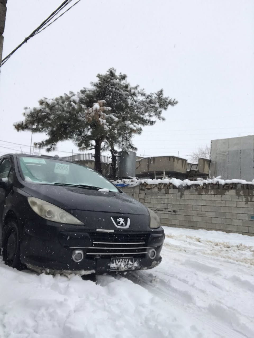 سه ياره بيجؤ فه ره نسى ٣٠٧
مؤدئيل ٢٠٠٦ ئارمى پلاستيك هه ولئير

گئيرو مه كينه به شه رت 

ده عمو لئيدراوى نييه 

خه له لى كاره باى نييه له سه ر ساغى كامل بؤياخ 
***********
٣٩ گه لاو معامه له
