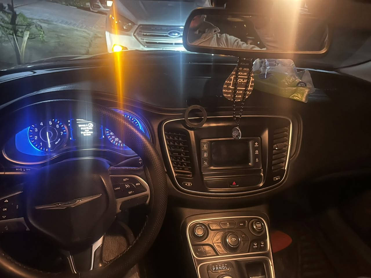 السلام عليكم رمضان كريم عليكم 
سيارة C200 موديل 2015 نظيفة جدا محرك جديد مكفول كير وحدادية وتبريد وكافة التفاصيل جاهزة من كلشي 
المحرك 2400 ، كشرها كلش حلو ما بي لا جراد ولا اي شي نظيفة كلش، كشن كهربائي، شاشة وكامرة خلفية ، كير ماوس وبعد هواي تفاصيل حلوة حادثها بسيط بس جاملغ امامي بدون شواصي ومثل ما موضح بالسونار … رقمها كربلاء مكانها النجف سعرها 98$ ورقة وبيها مجال بسيط جداً وبالعافية على الياخذها للتواصل ***********
