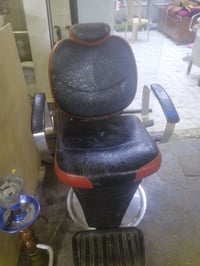 كراسي حلاقة • للبيع