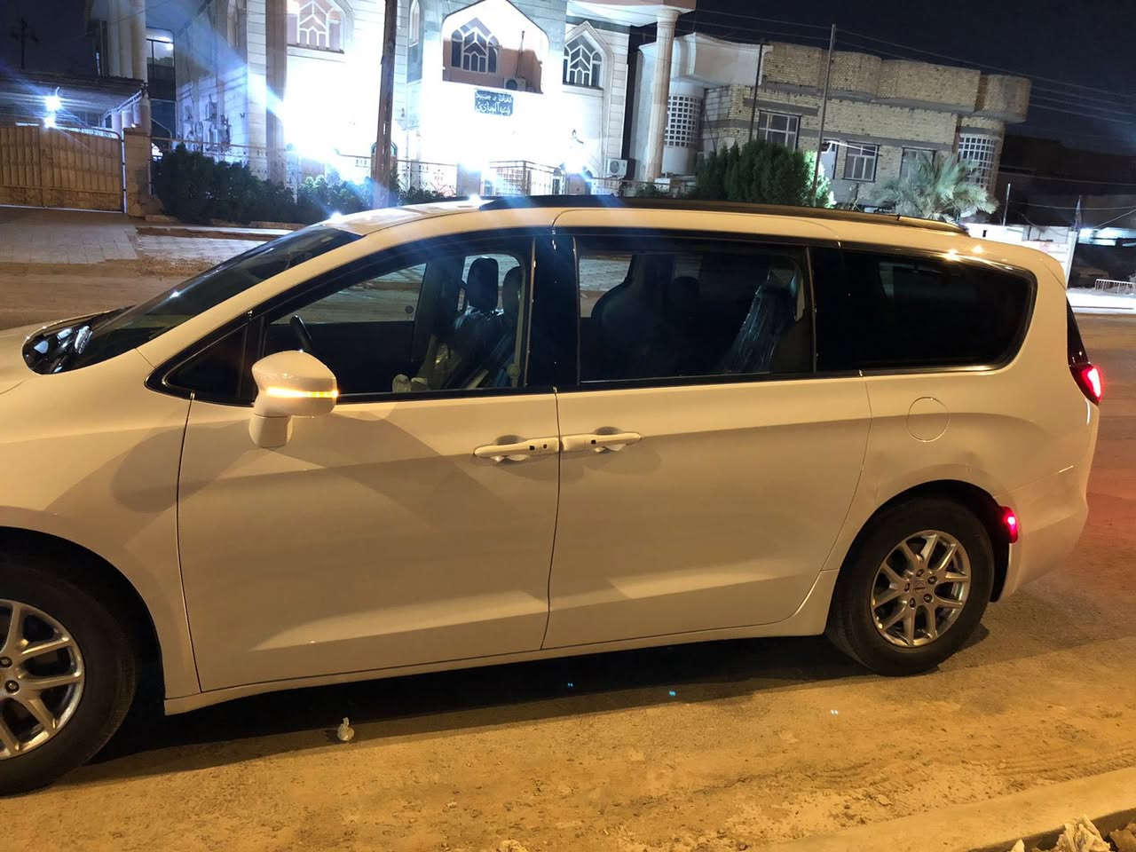 السلام عليكم
للبيع كرايسلر باسفيكا 
موديل 2022
 تقرير غرق 
لون ابيض 
رقم بصرة
السيارة ( كير و محرك و بدي كفالة عامة)
محرك 3600
 6 سلندر 
مكان السيارة البصرة 

السعر (217) و بيها مجال 

الاستفسار على الرقم (واتساب )***********
