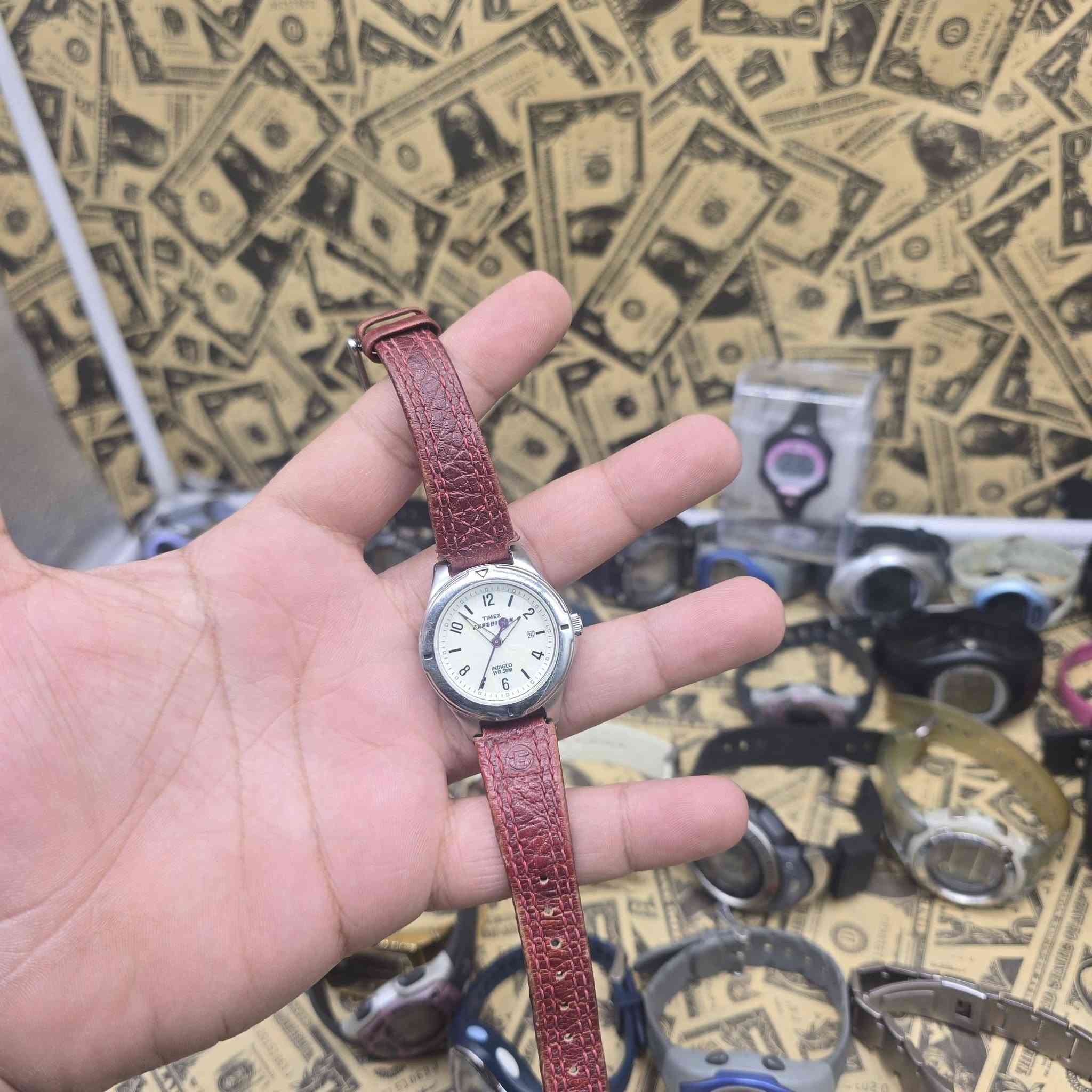 واتساب *********** ساعات داني
