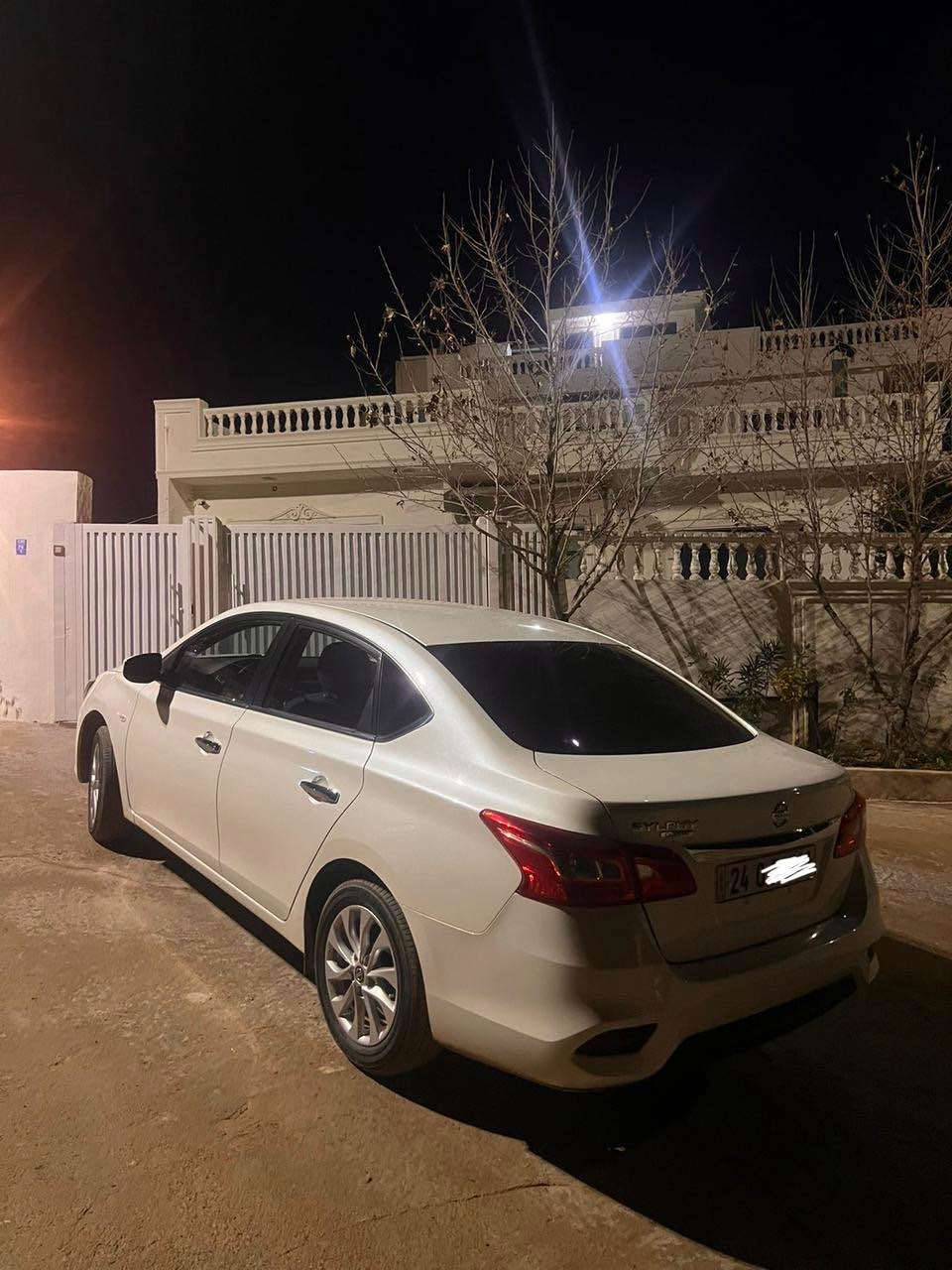 نسان سينترا ٢٠٢٤  خليجي كلين 
كير و محرك ب شرط 
سيارة بدون صبخ    بيها طخة بل دوسة  جهة نفر 
 سيارة  جديد بعد يجي ريحة  شريكة  
سعرها ١٣٨ و بيها مجال بسيط   
ماشية ٢٧ الف  بعد صفر 
مكان سيارة دهوك 
*********** whatsapp دهوك, العراق
