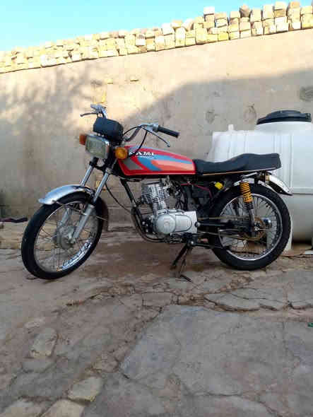 سلام عليكم 
دراجه البيع 
نامه شلامجه 
موديل 2022 
كفاله عامه  بدون مكفول سرقه 
شاصي مكفول من كلشي 
دراجه نضيفه شرط نفس الصوره
الكحلاء تقاطع سيد سفيح بدايته الكحلاء 
السعر 500 وبيه مجال خاص موجود واتساب 
اتصال***********مو شراي عوفه السوك كلشي موجود بيه
