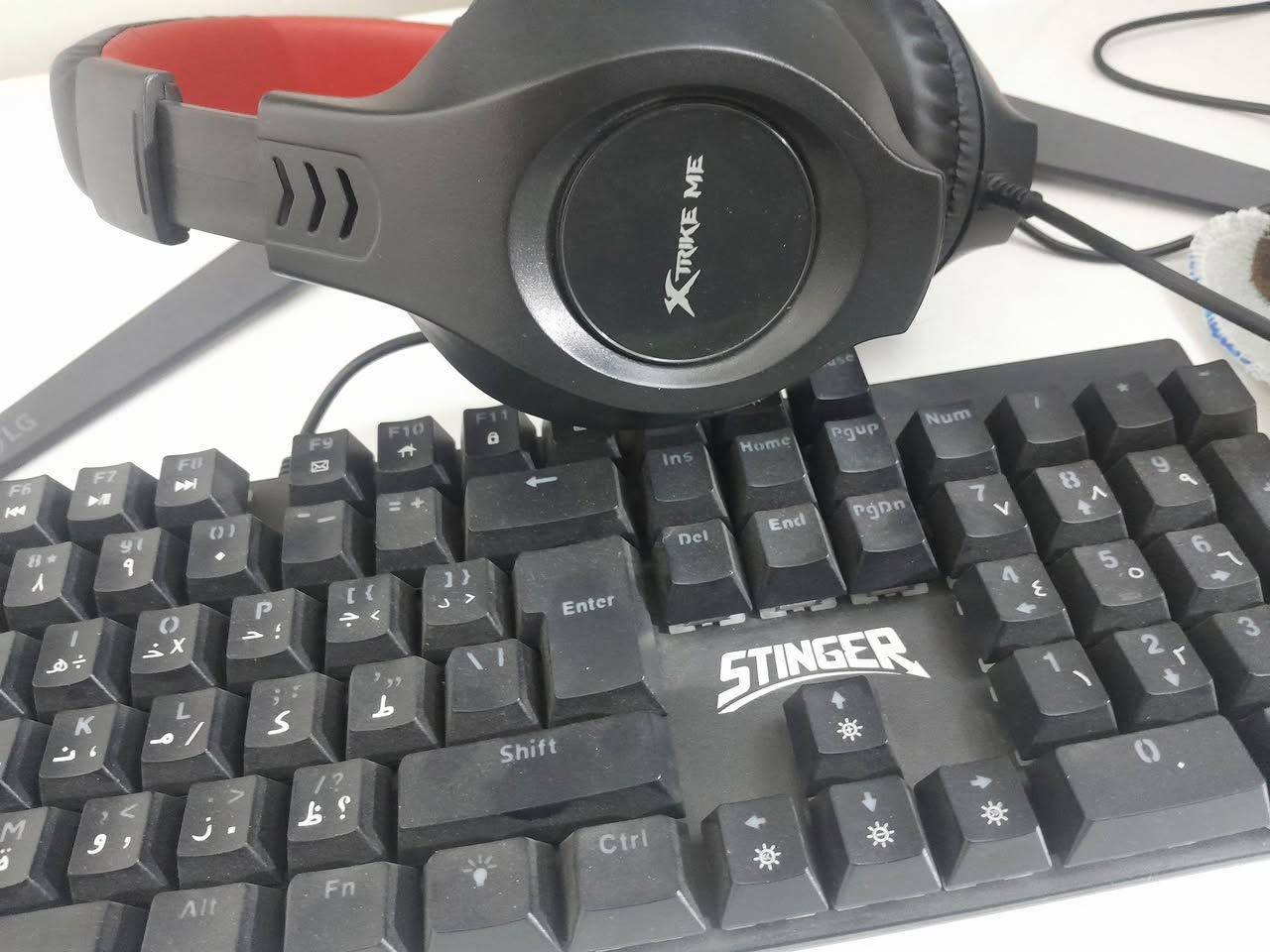 السلام عليكم شباب 
للبيع تجميعه كامله بدون أي نقص 
ملاحظة : ما أبيع قطع 
الكيس : 
CPU : i5 14400f 
GPU : RTX 5060 msi oc gaming 8gb 
RAM : 2×8 = 16gb team group clik black rgb 
M.B : gigabayt b760m 
SSD : 1T nvme m.2 5000 gen4
PSU : 750w 80 plus bronze
CASE : galaxy argb 4 fan black 
COOLER : hyper 212 spectrum v3 
الشاشة : 
Monter: led lg 2k ips ms1 180hz
ميز و كرسي كيمنك من كولدن ستار 

UPS 1kva online  اونلاين 
سماعات خارجية عدد 2 من hellscream
سماعات محيطية  
ماوس و كيبورد 

الله شاهد استعمال قليل كلش بسبب الكهرباء يعني بين يوم ويوم اشغلهة مرة وحدة ساعة ونص تقريباً واطفيهة يعني القطع جديدة وما عليهة اي ضغط

السعر : 2300000 وبيهة مجال راسلني علخاص وتدلل 
مكاني : بغداد / الزعفرانية


**إذا كنت صاحب هذا الإعلان وتريد حذفه لأي سبب، رجاءا أرسل رسالة إلى الدعم الفني**