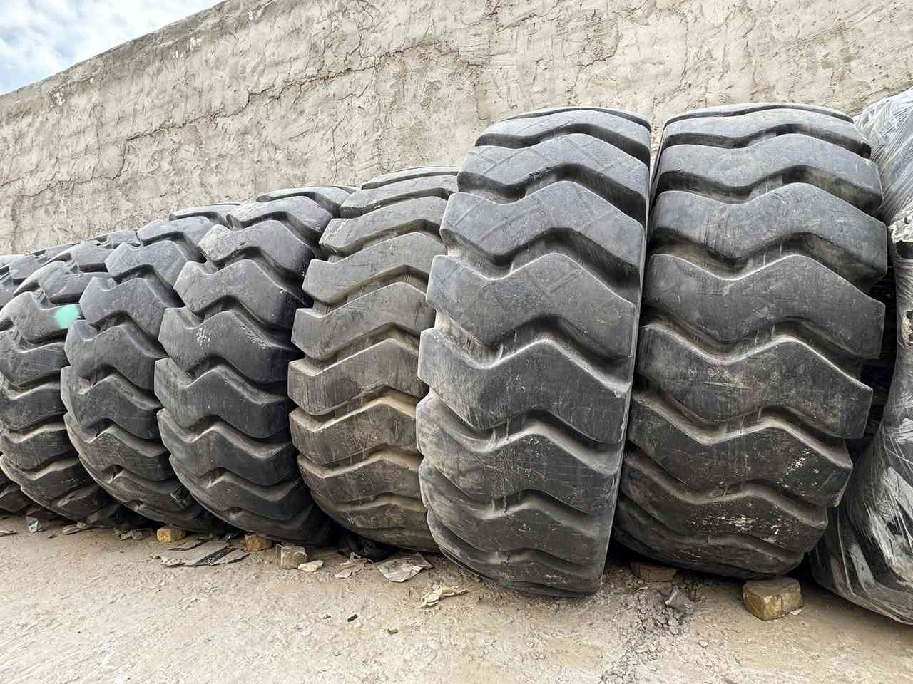 سلام عليكم ورحمة الله وبركاته)
تايرات باله مستورد احجام مختلفه

٣٣-٦٥-٣٥

٢٥-٥-٢٩

٢٥-٥-٢٦

٢٥-٢١٠٠

٢٥-١٨٠٠

٢٥-٥-٢٣

٢٥-١٦٠٠
العنوان نجف الاستفسار*********** واتساب
حيدرالجبوري
