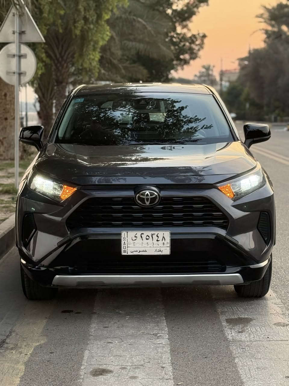 السلام عليكم 
تويوتا راف فور 2022 فئة LE
رقم بغداد بأسمي
المواصفات :
رادار امامي( تحذير تصادم وتوقف) / كامرة خلفية/ شاشة كبيرة/ اللايتات ليد بلادي / كروز سرعة / مود درايف ( سبورت- نورمال- ايكو) / هاند بريك بصمة/ اوتو هولد / ابل كار بلي واندويد اوتو
السيارة ماشية 43،000 الف 
الحادث : قبق الجنطة والجاملغ الخلفي + جاملغ السائق
السيارة بدون شاصي وبدون حوض وبدون لغد مكفولات
حالة الايرباك : ايرباك ستيرن فقط 
السيارة جديدة كلش ماشاء الله دهن اصلي وبانزين كله محسن 
الكير والمحرك والراديترات والصدر مكفولات 
السيارة جواها تخم تاير جديد مصار شهر من شديته يعني مابيها مصرف دينار
 السيارة مسوي سواداتها كلها بلاك اديشن ( بيانو بلاك)
السيارة هستوني مسويلها ادامة ومسويلها بوليش وحمام جديد
مكان السيارة بغداد 
***********
