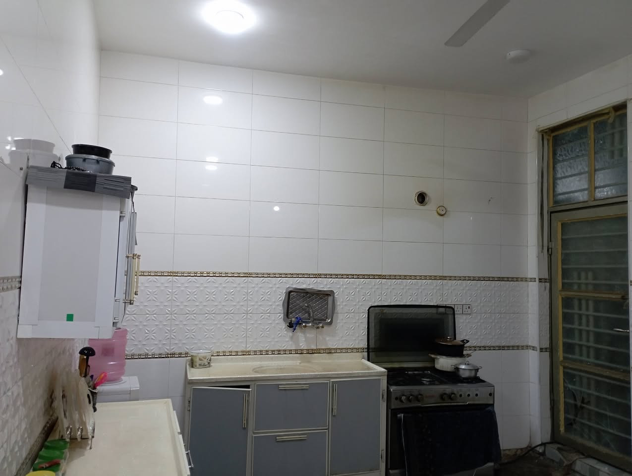 السلام عليكم بيوت عدد عدد عدد 2 للبيع
العنوان حله قرب العلوية شريفه بنت الحسن ع 
مساحه البيت الواحد 168
البيت الاول يحتوي ع 
صاله.... كندور.... مطبخ.... مجمع صحيات.... مانور 
غرفه.... حديقه....مجمع صحيات خارجي 

مساحه البيت الثاني 168 
يحتوي البيت الثاني
صاله.... كندور.... مطبخ.... مجمع صحيات.... مانور 
غرفه عدد 2 
 حديقه....مجمع صحيات خارجي 
علمن كل بيت مفصول عن الاخر 
من ناحيه الصب والخريطه 
الماء وحد والكهرباء وحد ومولده شارع كل بيت وحد 
سنه البناء 2024  عرض الشارع 8 متر 
سعر البيت الواحد 75 
سند 25 تحويل مباشر


**إذا كنت صاحب هذا الإعلان وتريد حذفه لأي سبب، رجاءا أرسل رسالة إلى الدعم الفني**