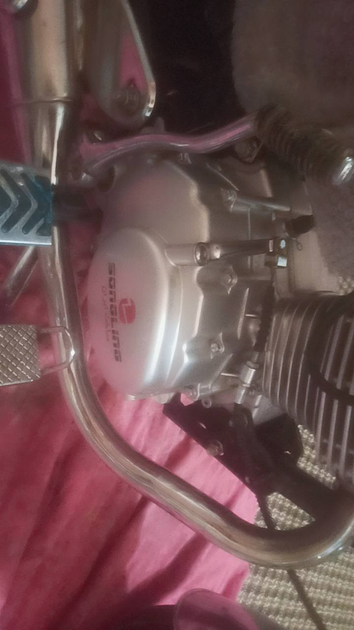 سلام عليكم دراجة مديل ٢٥ محدثه ٢٦ بعدها بلاد صار شهرين من نزلتها ماشيه ٤الف دراجة ماناقصها شي دراجة مراوس او بيع حسب قناعه مكان ديالى بلدروز تواصل عبر وتساب او اتصال على شريحه ***********
