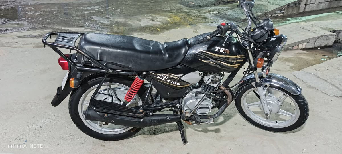 سلام عليكم بوكسر للبيع موديل 20 اوراق اصولي نضافه 100/100 السعر 800 المكان كربلاء الرقم ***********
