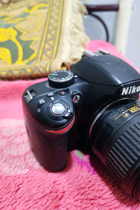 بغداد البياع حي التراث لله شاهد محتاج وراح ابيعهه كامره نقصهه بس شاحه وبطاريه لله شاهد مفوله بس كتلكم محتاج 