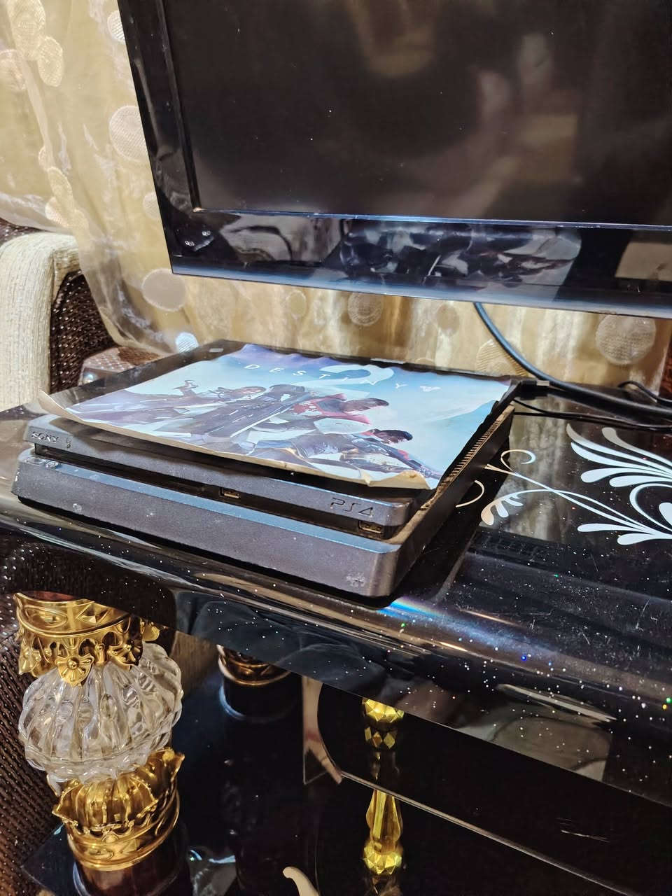 بلي 4 لبيع نضيف 80 ٪وياه درايف وفيفه 23 رايدهه 250 وبي مجال بي يده عطلانه بس عنوان بصره رقم الهاتف ***********
