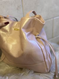 حقيبة • نايومي