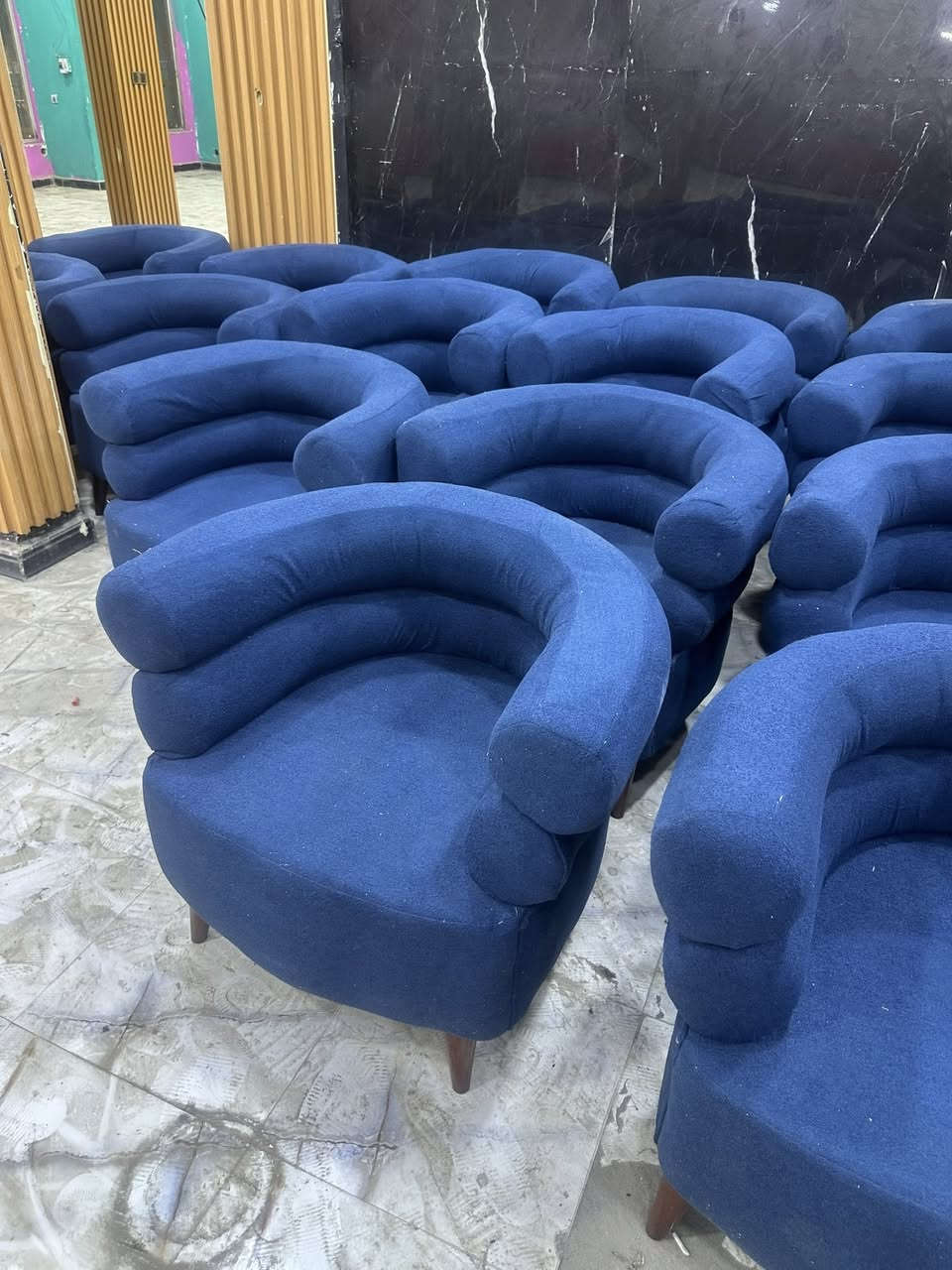 40 كرسي جدد ما مستخدمات 
للبيع  رقم ***********
