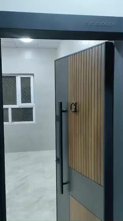 5 شقق 3 في الطابق الاول و2 طابقة ثاني مساحة 100 متر  عمارة جديده وبيها مصعد خاص ومنظف وحارس للعمارة موقع جيد كلشي يمك و 
الشقق جديده ونظيفه و غير مسكونه 
كل شقة غرفتين ومطبخ واستقبال وحمام  وصحيات معزولات 
وتوجد شقة لعائلة صغيرة غرفة وحده كبيرة ومطبخ مفتوح على صالة وحمام صحيات كبير الموقع الجمعيات حي الخليج الرابع مقابل مطعم بسمويت للاستفسار ***********
