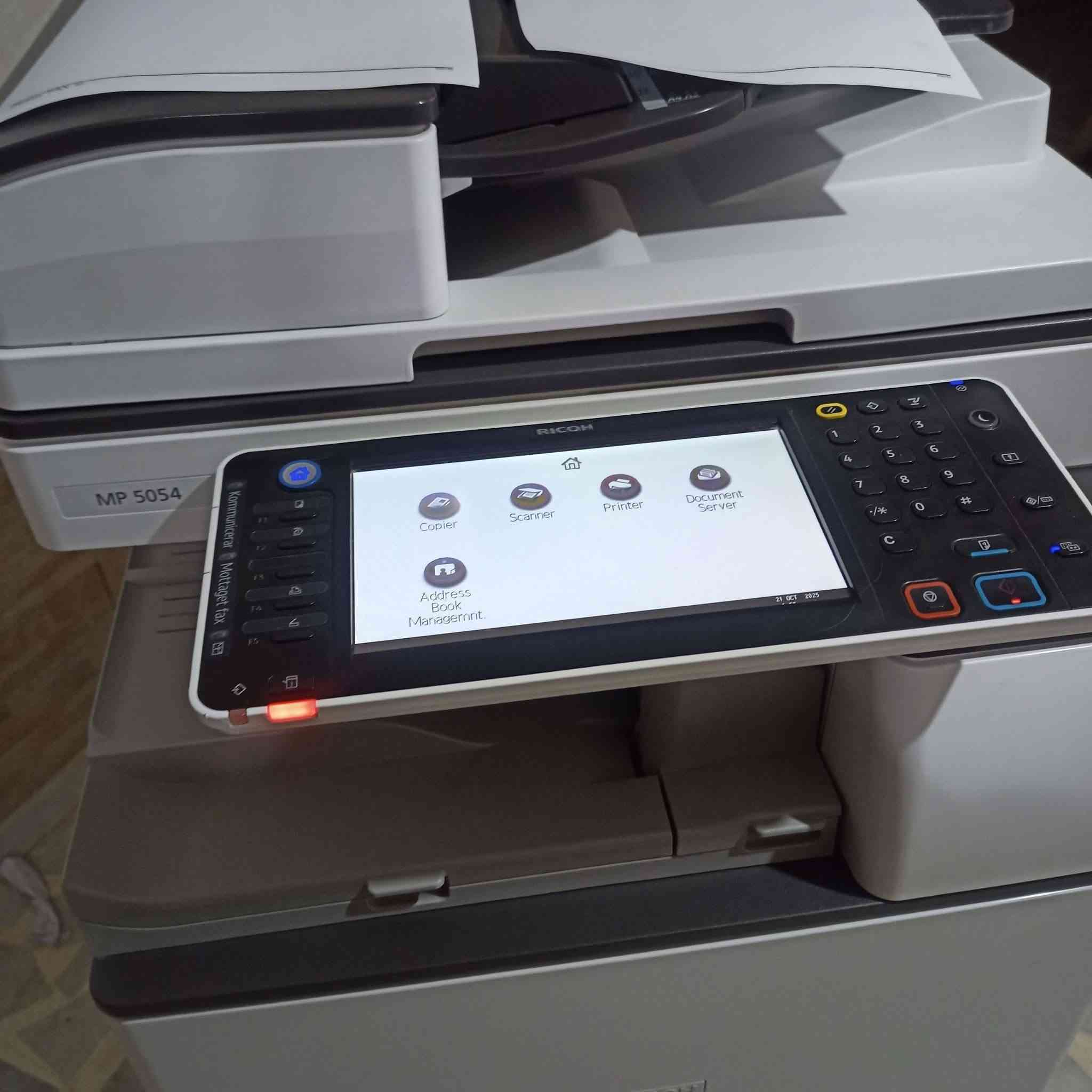 سلام عليكم طابعه ريكو mb5054
الطابعه فول نظافة نظافتها 100‎%‎ مابيها اي عطل 
للاستفسار:***********
