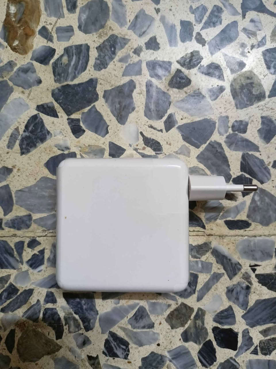 شاحنة ماك بوك 100 واط تايب سي ....
MacBook Pro Charger 100W ....

USB-C  تايب سي 

شاحنة كوبي ولكن تعمل بكفاءة عالية لاجهزة الماك بوك بكل انواعها .. 

الشاحنة ..
كيبل  تايب سي ..

جديدة غير مستخدمة..

السعر 50 الف دينار والتوصيل موجود لكل محافظات العراق.. موصل, نينوى


**إذا كنت صاحب هذا الإعلان وتريد حذفه لأي سبب، رجاءا أرسل رسالة إلى الدعم الفني**