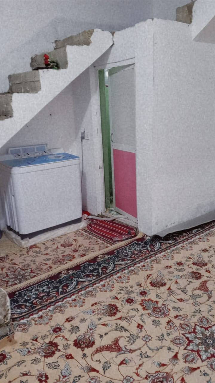 السلام عليكم بيت للبيع حي رشيد مساحه ٢٤٠ متر بصف ركن يبتعد عل شارع العام ٢٥ متر مسلح كافة الخدمات موجوده موقع مميز السعر مناسب ٣٨ بي مجال الاستفسار اتصال *********** مراجعه مكتب النوارس شارع مستشفى ***********
