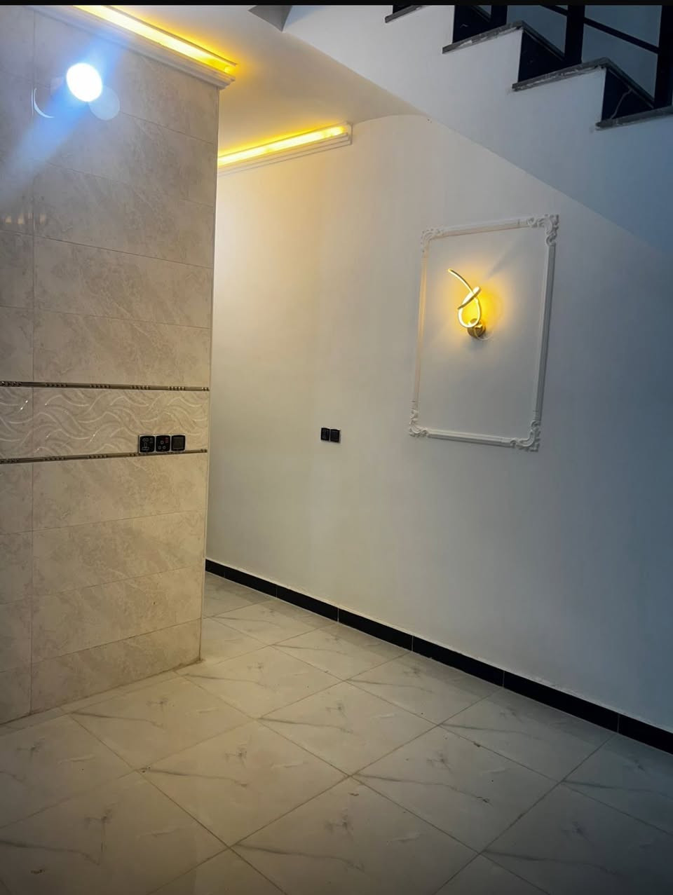 مشتملات طبك / مكان مميز العرموشية/ طابقين/خلف مطعم العلوي مباشرةً/ بناء زيرو 2026/ المساحة100 متر المشتمل الواحد/3 غرفة نوم كل مشتمل /  الشارع عرضة 10 متر / بنص السوك الشرطة والعرموشية /السعر 95 قفل للتواصل ***********
