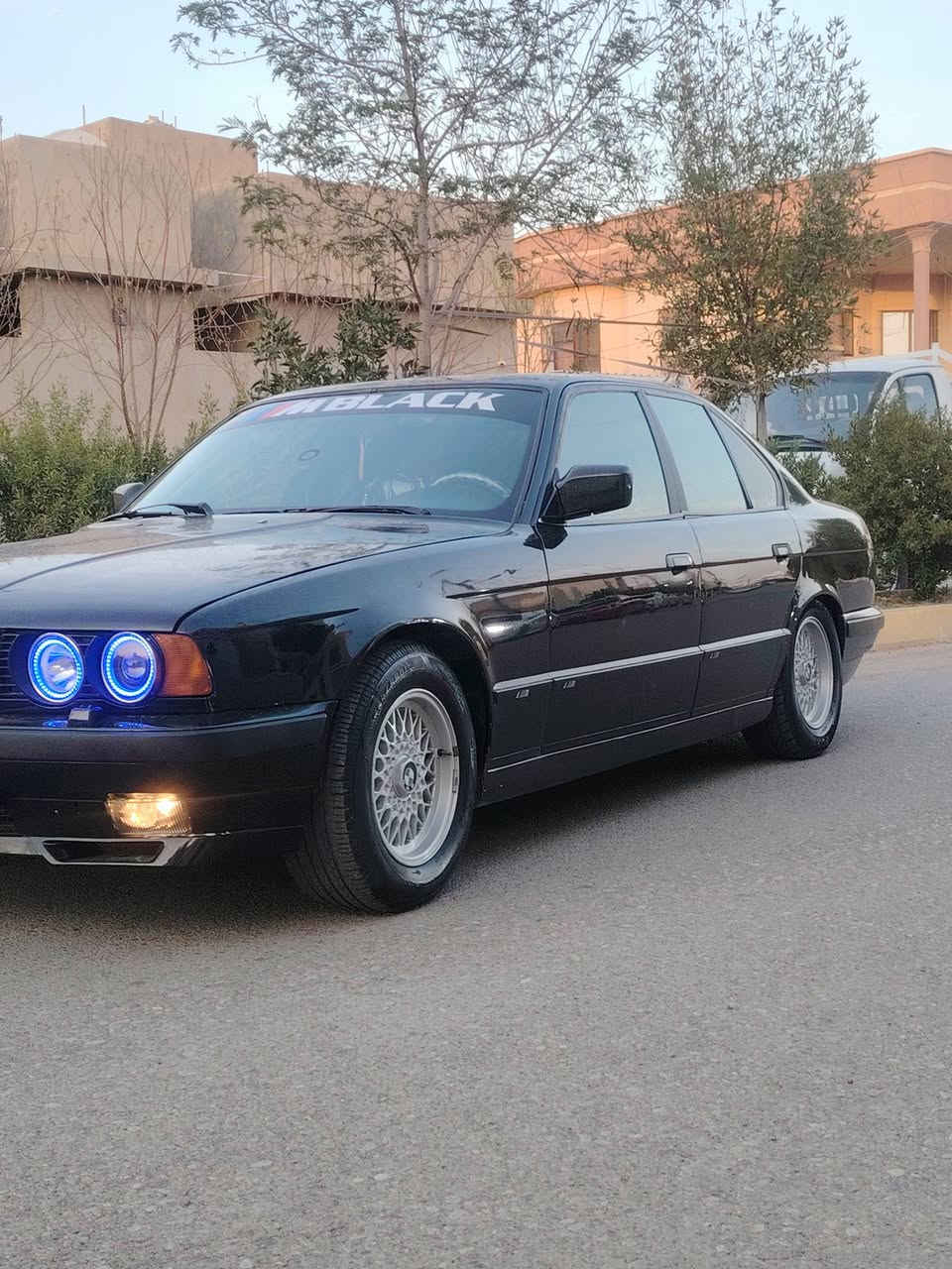 سلام عليكم سيارBWM لبيع كير محرك شرط حداديات جديد سنويه جديد سياره بدون ضرر بدون اي عيب حجم 520السعر56بي مجال شي جدن بسيط اذا شراي اتصل على الرقم ***********
