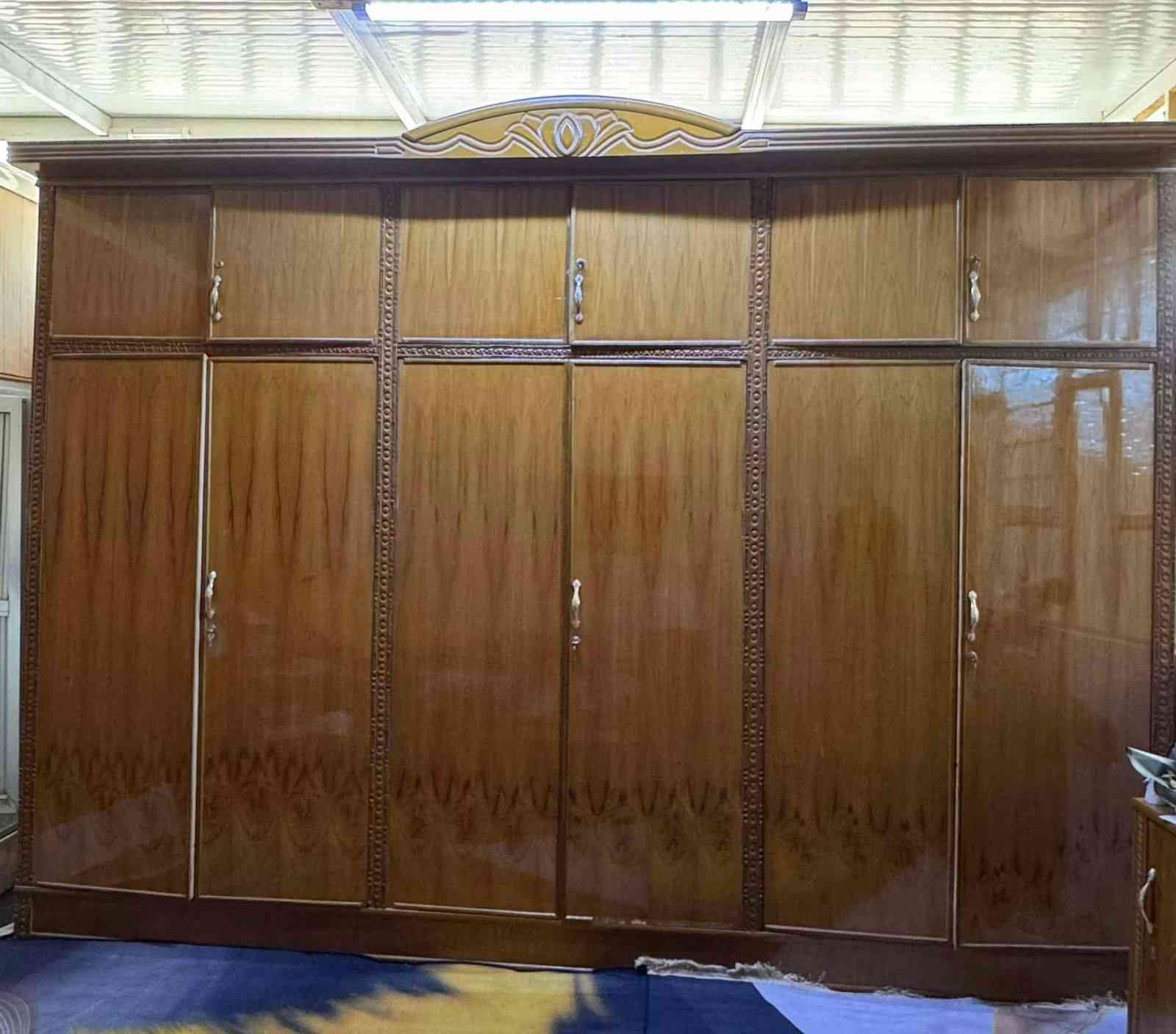 السلام عليكم غرفة نوم لل بيع الله شاهد نضيفه جدا جدا الغرفه
2كومديات 
جربايه نفرين 
ميز مرايه
كنتور مكاني نجف الاشرف السعر 1300 وبيهه مجال بسيط الرقم والاستفسار ***********
