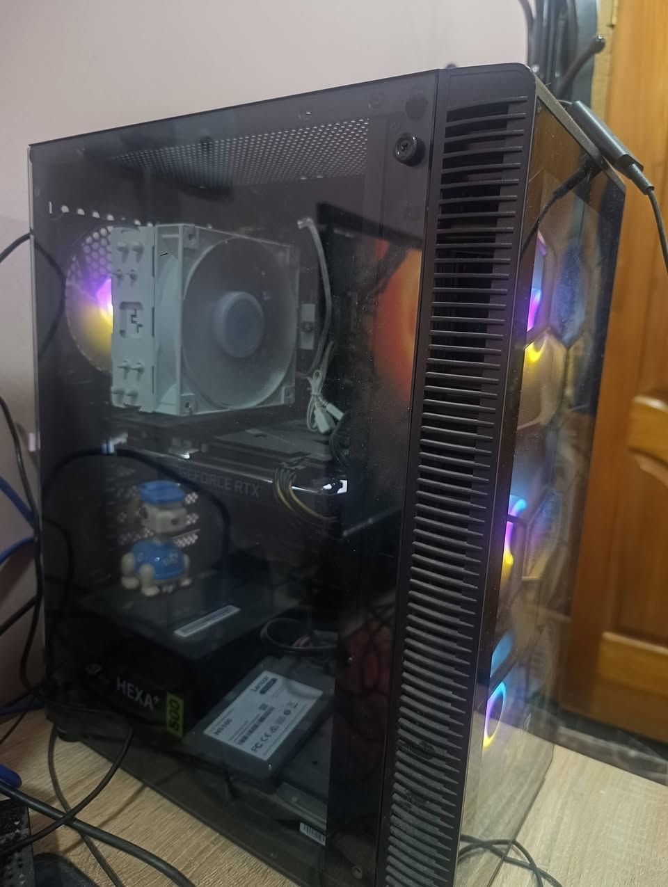 السلام عليكم 
تجميعة كيمنك للبيع
المواصفات:
كرت شاشة rtx 2060 super 8GB
معالج: core i5 جيل تاسع
مذربورد : H310M pro
رامات :16GB DDR4
هارد 512 HDD
هارد 512 SSD
هارد 128 SSD
الباور 500 واط HEXA
مبرد هوائي للمعالج
السعر :750 الف
للتواصل خاص او واتساب ***********
