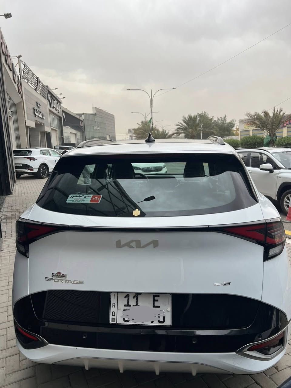السلام عليكم 
سبورتج 2024 جيتي لاين خليجي وكاله
اعلى مواصفات فول الفول
كشنات تدفئة تبريد 
ستيرن تدفئه
بانوراما 
مري شفط
كشنات جلد
وباقي مواصفاته 
السياره مكفوله كفاله عامه 
ماشيه 30 الف
رقم بغداد مكانه بغداد
رايده 245 وبيه مجال بسيط
للتواصل ***********
