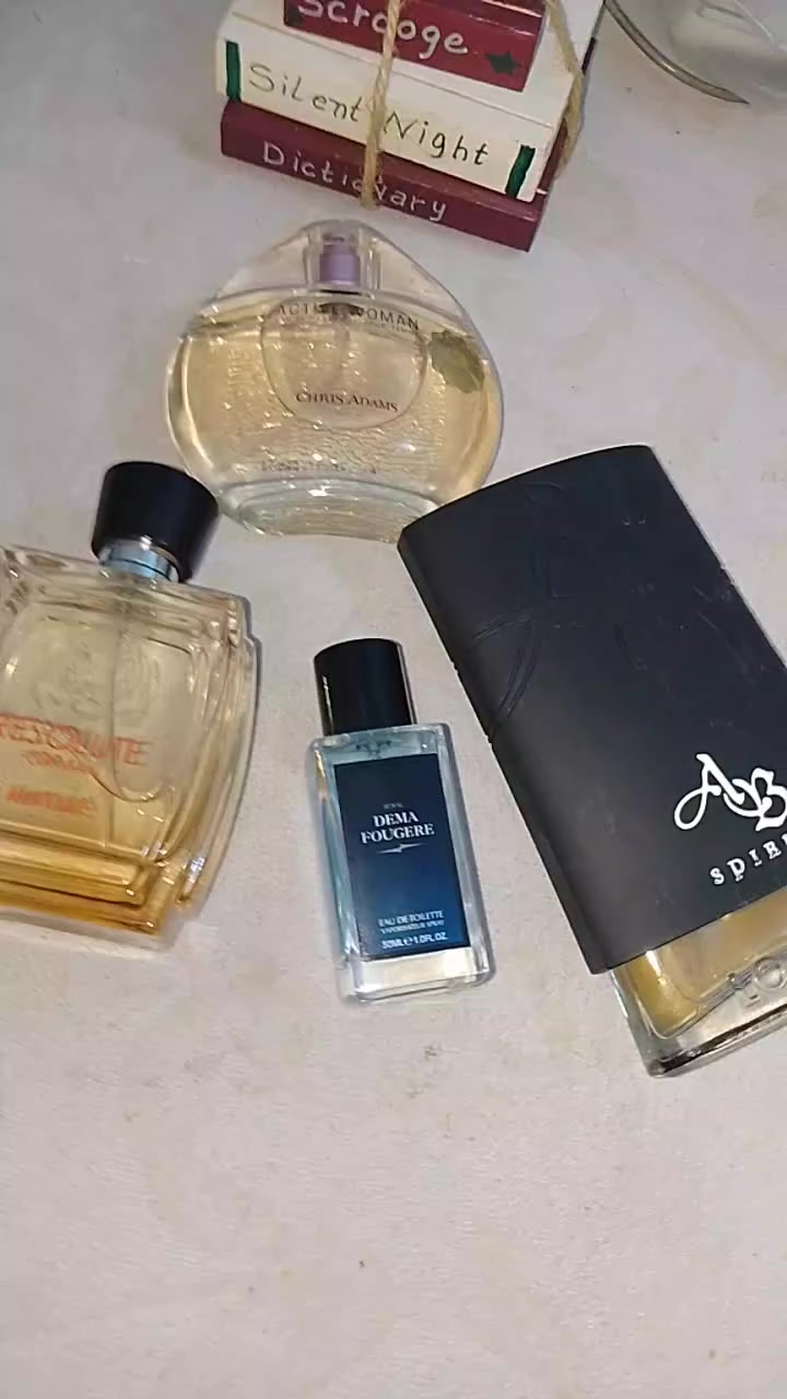 شلعه مرتبه عطور باله يخبلن 2رجالي وقطعه نسائي وعطر مني هديه سمعوني التم @إشارة  #عطور #ماركات


**إذا كنت صاحب هذا الإعلان وتريد حذفه لأي سبب، رجاءا أرسل رسالة إلى الدعم الفني**