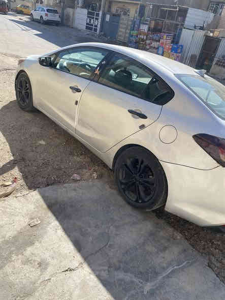 سلام وعليكم فورتي موديل 2017 محرك 2000دوش كير ايتي حادث دعامية خلفية وجملغ وبيه بلعراق طخات وبدون تبديل صبغ بس يرباك سليم بدون دوااخل تبريد محرك كفالة ب 110 وبية مجال رقم تليفون *********** مكاني بغداد الحرية
