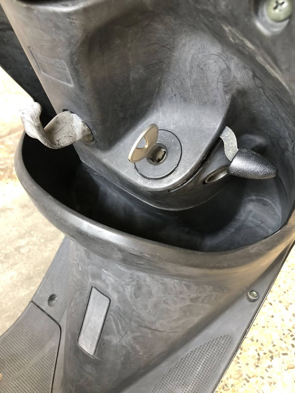 ياالله السلام عليكم للبيع دراجه يماها 60 عصفوريه الدراجه خير من الله كهربائيات كله شغاله هورن اشاير يمنه يسره عالي ناصي صطاب لايت كيج سرعه كيج بانزين حساسات كله شغال قفل ستيرن قفل اكسل قفل صندوك دبل امامي دبل خلي بريك امامي بريك خلفي ويل نجمه اصلي كله كامل مكينه خرسه نكره بكل وقت سلف وهندر شلعه معدل الدراجه عليهه ادامه قبل يومين دسكات امامي شركه بنزات خلفي جديد تايرات امامي خلفي جديدباتري جديد دهن اصلي شوطين دبه ب١٠ الله شاهد بانزين محسن الدراجه بلاديه اي نقص مابيهه اذا بيهه نقص برغي ترجع واني خادم السعر ٣٠٠ وبيهه مجال بسيط لشراي مكاني بغداد المشتل قرب كراج بعكوبه رقمي *********** متواجد وتساب تحياتي للجميع ❤️
