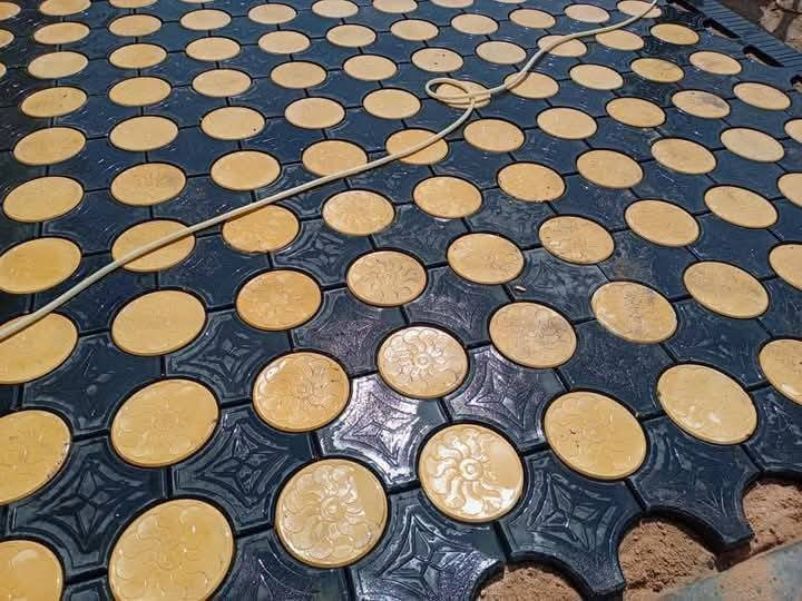 مقرنص مرمري بأشكال مختلفة 

🔴 استعمالاته : 
يستخدم لكراج السيارات المنازل و الابنية و لارصفة الشوارع و لمماشي الحدائق و المتنزهات 

🔴 مميزاته : 

1️⃣ ناجح في جميع الفحوصات المختبرية 

2️⃣ لون عجينة كامل 

3️⃣ يتوفر بعدة الوان 

4️⃣ مقاومة انضغاط عالية 

5️⃣ مقاوم لرطوبة و الاملاح 

🔴 تتوفر خدمة توصيل لجميع محافظات العراق 🚛🚛

🔴 يتوفر ايضا كادر تنفيذ بدقة و مهارة عالية 👷🏻‍♂️

لطلب او الاستفسار يرجى مراسلة الصفحة او الاتصال على رقم ***********
