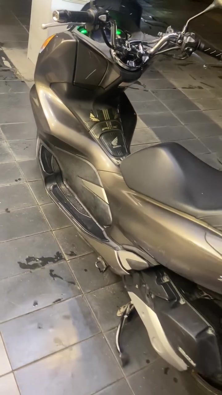 السلام عليكم pcx جيل ثالث ياباني بصمتين جي اف محرك 125  محرك وكفرات بلادي دراجه جديده السعر 20 وبيها مجال مكاني شارع فلسطين ***********

