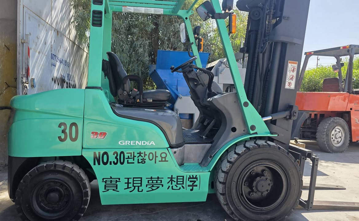 للبيع رافعه شوكيه ميتسوبيشي MITSUBISHI
3طن 3حركات 3سلايت جوب حاويه موديل 2015
 دخول جديد منفيس كاتي  كفاله عامه وضع الشركه 
مكينه كير اكسل بشرط 
العنوان ديالى بعقوبة قرب مديريه المرور 
ستفسار اكثر اتصل ع 
***********
***********
***********
موجود توصيل جميع المحافضات
