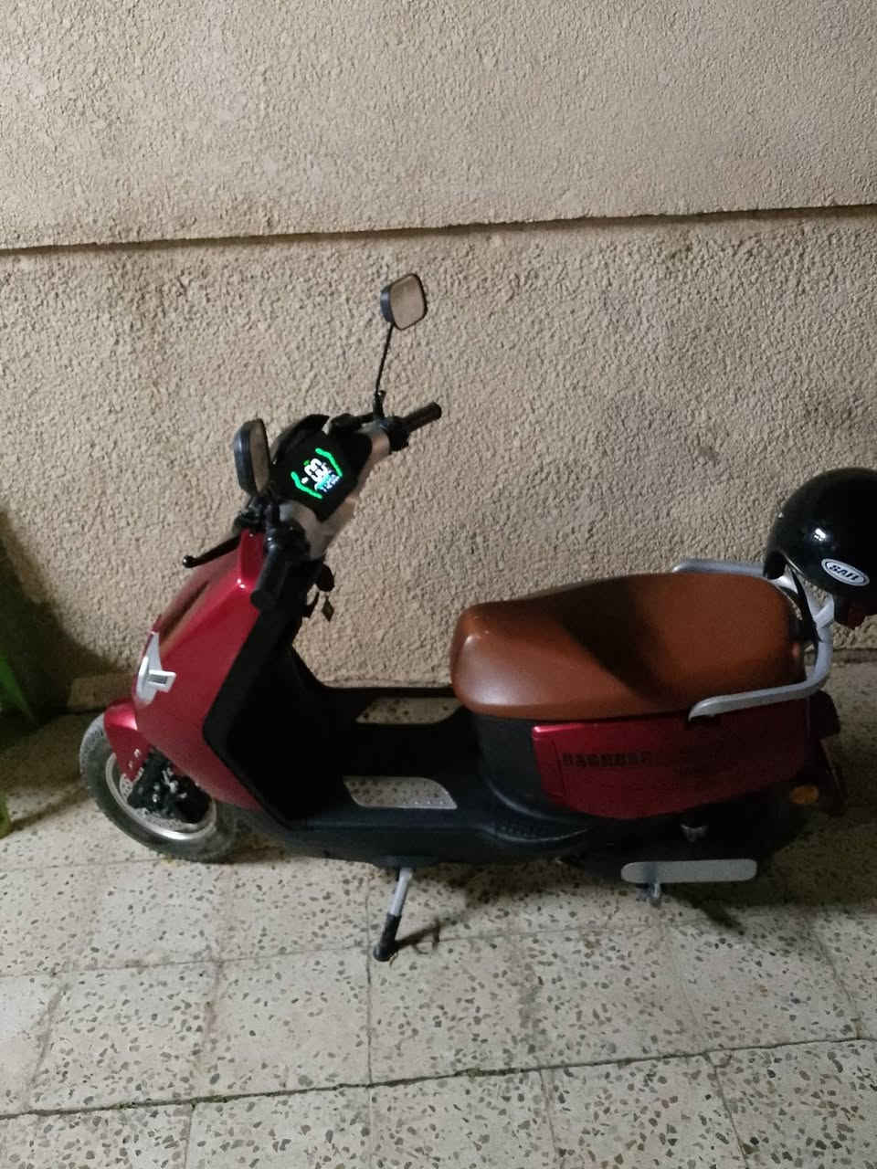 دراجة شحن ما صالي ٤شهر من مشتريها دراجة نضيفة ستة بطارية وياهة خوذة المكان بغداد رقمي ***********
