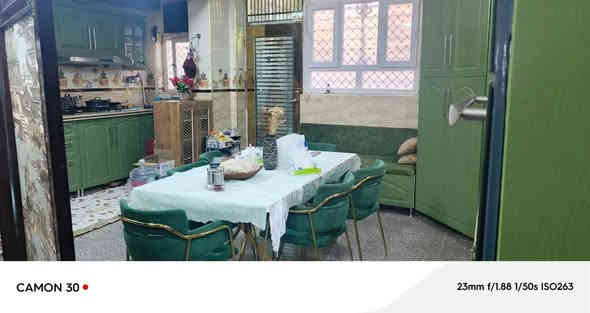 السلام عليكم بيت للبيع بالبكرلي الاولى طابو صرف مساحه 200 متر
 قرب قسم الصحه العامه مقابيل مدرسة البشرى قرب مستشفى الضامن 

 طابقين يحتوي على 4 غرف نوم 

الطابق الاول ///يحتوي على غرفتين  واستقبال وكلدور ومطبخ

 حار وبارد وصحيات غربي وشرق  وكراج وحديقه الارضيه كلها كرانيت 

الطابق الثاني /// يحتوي على غرفتين وصحيات غربي وكلدور 
موقع مميز يبعد عن خط الكيات 75 متر شارع البيت 10 متر كافة الخدمات 
السعر 375 وبي مجال 
للاستفيار مراجعة مكتب عقارات البقيع الكائن في نهاية شارع الطوارئ
او الاتصال على الرقم *********** حسين المعموري
