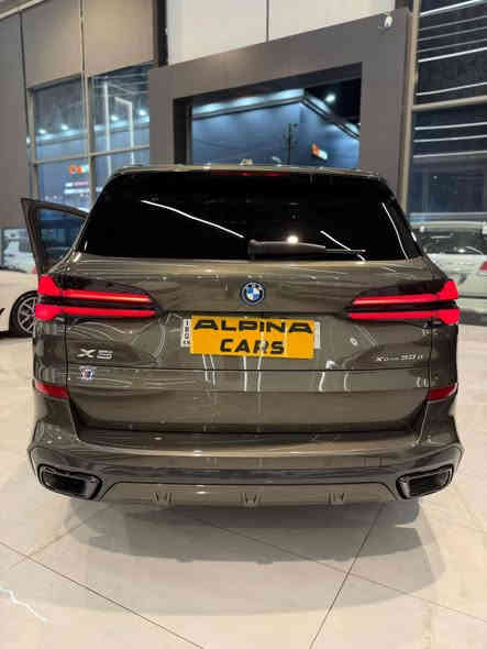 BMW X5 xDrive 50e 
M SPORT PACKAGE

شكل جديد🔥🔥

موديل:2024  
B58 TU2 3.0 16 turbo
سلندر:6 سلندر
 ماشي:25 الف مايل
شريكه:وارد اميركي كلين تايتل

 مواصفات:
الكاميرا الخلفية - سقف بانورامي - صندوق كهربائي - التحكم على المنحدرات - كاميرا 360 - تدفئة المقاعد - تبريد المقاعد - فتحة
السقف - بصمة - شاشة - مراقبة النقطة العمياء - التحكم التلقائي في درجة الحرارة - نظام بدء التشغيل - نظام فرملة الطوارئ - 8 وسادة
هوائية - المصابيح الأمامية ليد - مصابيح الليزر الأمامية - عرض المعلومات على الزجاج الامامي - تدفئة مقود القيادة - لوحة قيادة رقمية
- إنارة محيطية - أبل كاربلاي - مقاعد تدليك - xDrive
*********** بغداد
