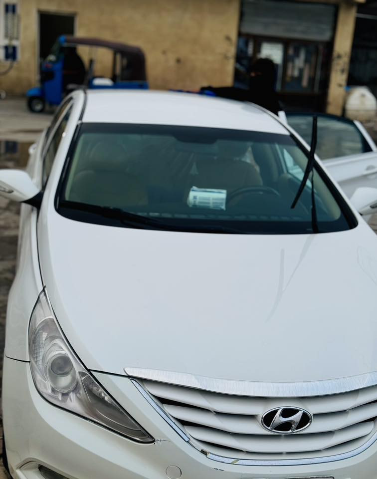 سوناته 2011 اللون ابيض صدفي وارد خليجي  مكينه دوش 2400 مكفوله من الضربه والصبغ والفتح والعيب الشرعي سياره كلها قطعه وحده ع بلاد. رقم بصره (أ) بيهه قطعتين صبغ والمدكر. رش( كلير )  السعر 118  البصره الزبير. ***********. الموشراي لايشلع گلبي. رحمة لهلكم
