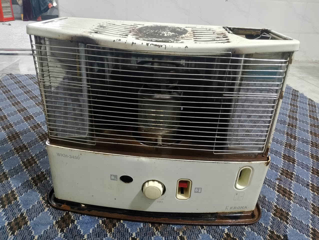 ميز طعام 100
صوره نفطيه 25 وبيهن مجال ***********
