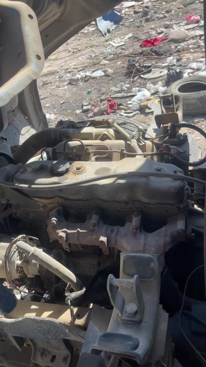 سلام عليكم تنكر ازوزا ٣٣٠٠للبيع جاهزه لشغل رباعيه خنزيره جديده عداد ياباني تخم تاير جديد باتري جديد اي نقص مابيهه تاخذهه كبل لشارع سعرهه ٤٢ورقه وبيهه مجال بكاني بغداد الحريه رقم ***********
